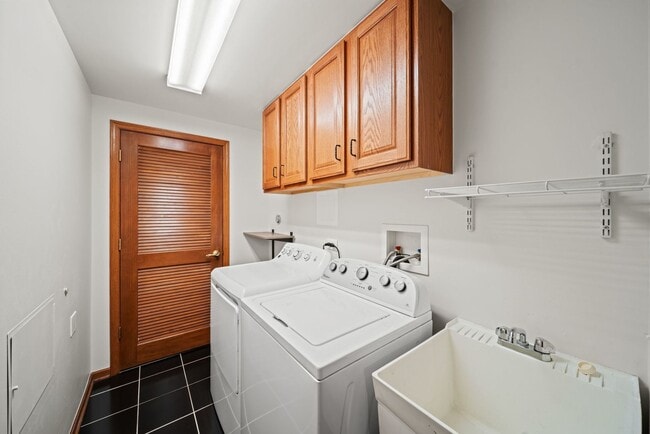 Building Photo - 601 W Rand Rd