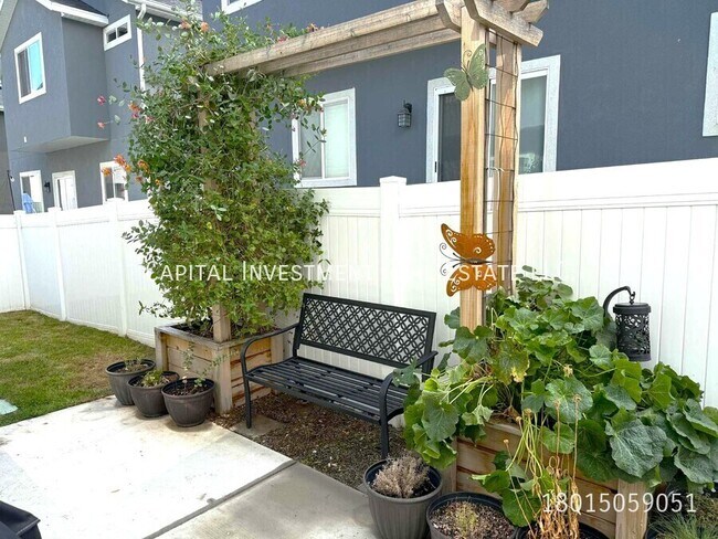 Building Photo - 4710 Breezy Patch Rd