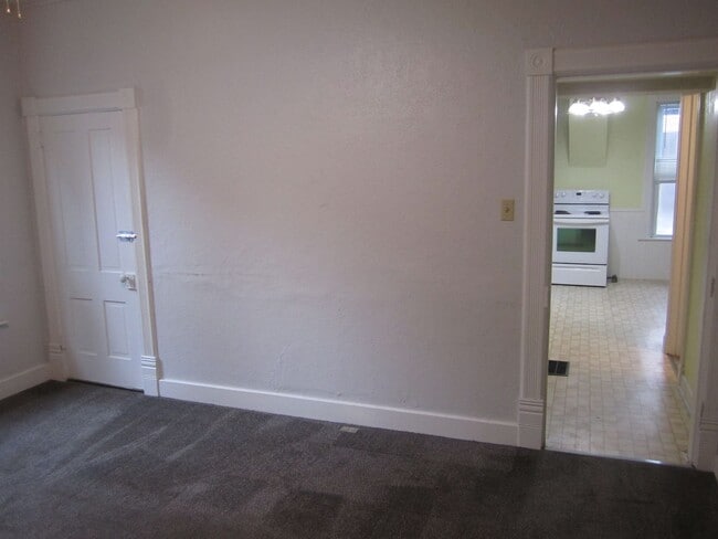 Building Photo - 4 Bedroom house; Close to downtown Mankato!