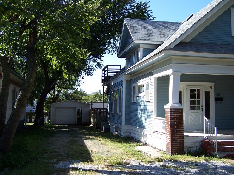 Building Photo - 237 S Holyoke St
