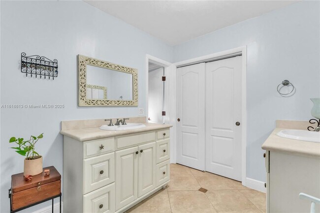 Building Photo - 12600 SW 70th Ave