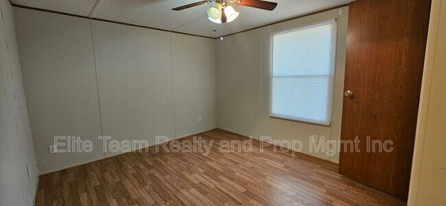 Building Photo - 3103 Cedarvale Rd