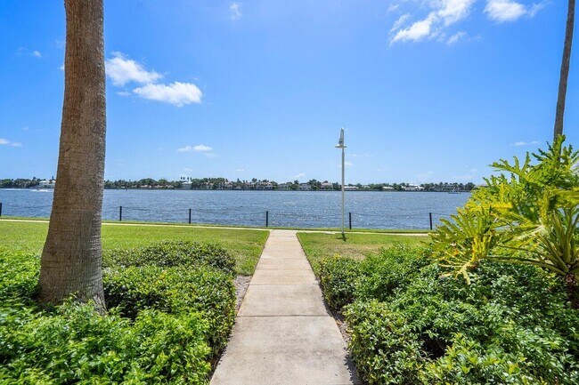Building Photo - 160 Yacht Club Way