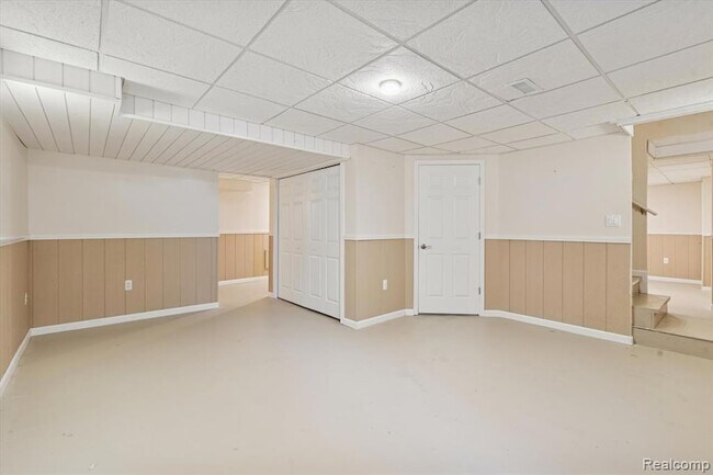 Building Photo - 48551 Oak Bridge Dr