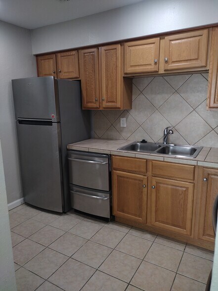 Building Photo - 3506 Cove View Blvd