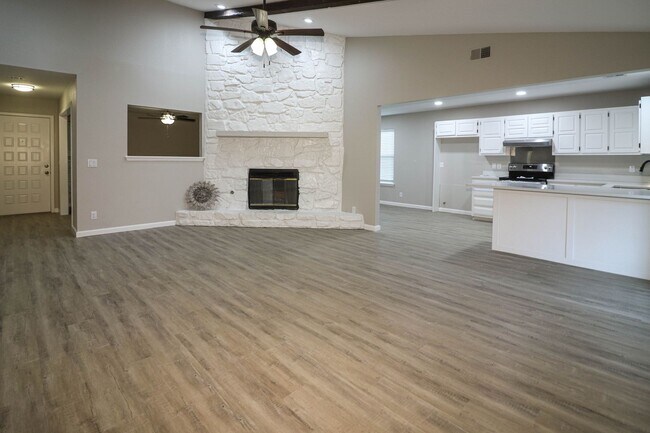 Building Photo - Total Remodel in Bentree - 3bed 2 bath!