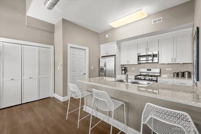 Building Photo - 364 S Main St