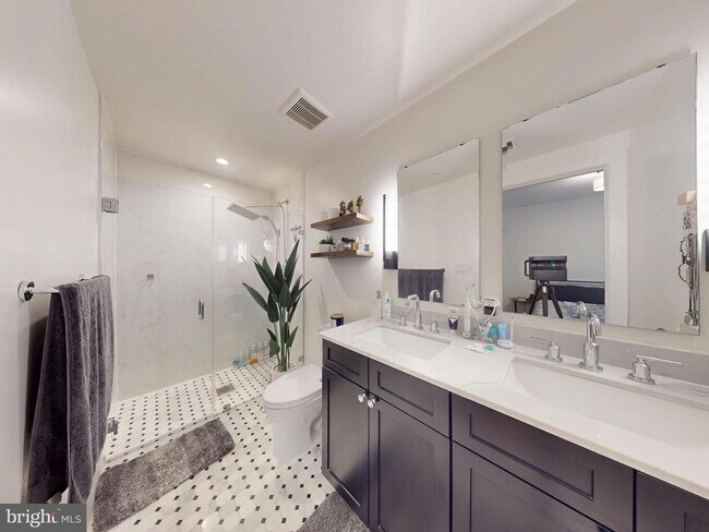 Building Photo - 2642 39th St NW