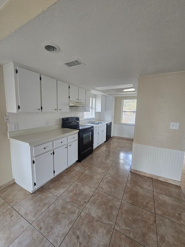 Building Photo - 3 bedroom 1 bath home