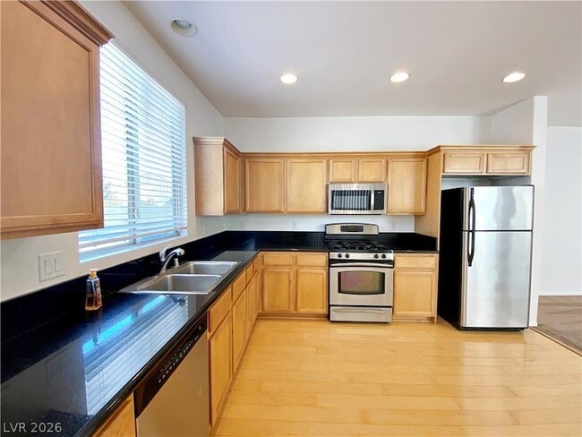 Building Photo - 682 Homewillow Ave