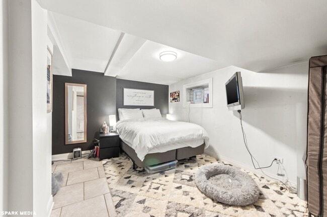 Building Photo - 1621 N McVicker Ave