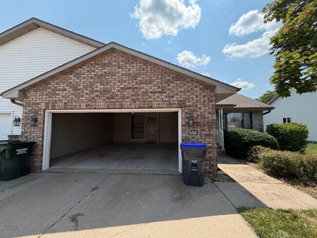Building Photo - 514/516 Pheasant Drive