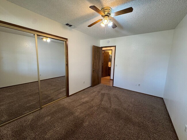 Building Photo - Spring Valley Lake Community Home