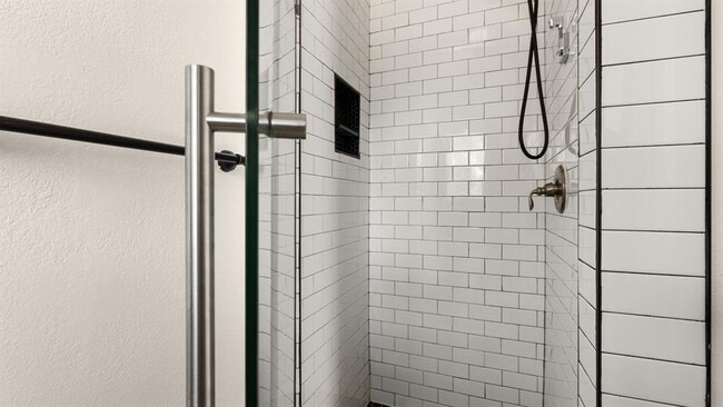 Building Photo - 2118 Fordham Ln