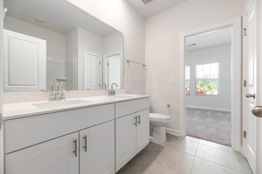 Bathroom (57.50 sq ft) - Connects Bedroom 1 and Bedroom 2 (Jack & Jill) - Bathroom 1 - 912 Rachel Anne Dr