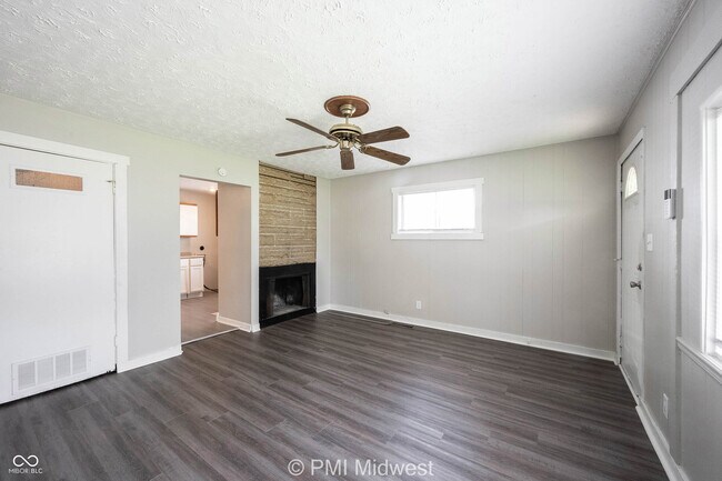 Building Photo - 3748 N Hawthorne Ln