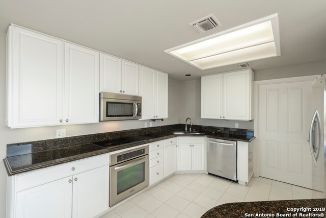 Building Photo - 7701 Wurzbach Rd