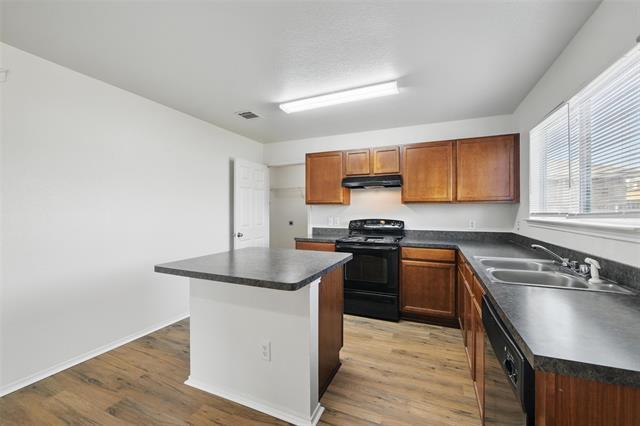 Building Photo - 318 Chisholm Trail