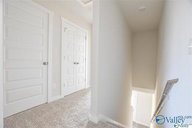 Building Photo - 403 Falls Pointe