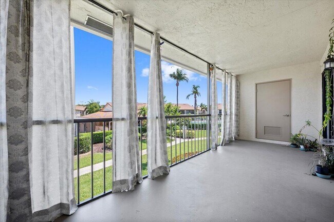 Building Photo - 302 Pinecrest Cir