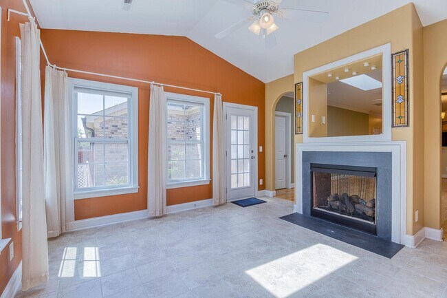 Building Photo - 3 Bedroom, 3 Bathroom Winston Salem Townhome