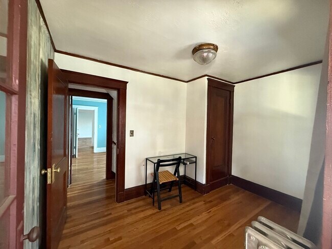 Building Photo - 135 Mills St