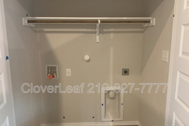Building Photo - 2172 Darst Dr