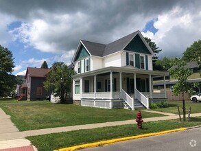 Building Photo - Montgomery St - 014