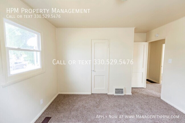 Building Photo - 1908 Taft Ave NE