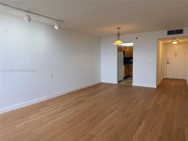 Building Photo - 1100 St Charles Pl