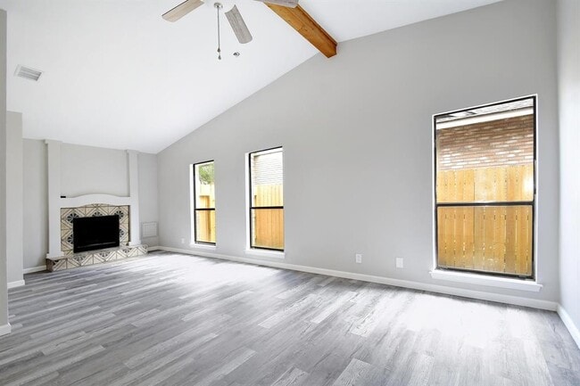 Building Photo - 14926 Eminence