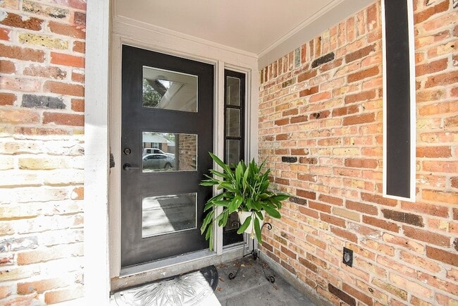 Building Photo - 7618 Highmeadow Dr