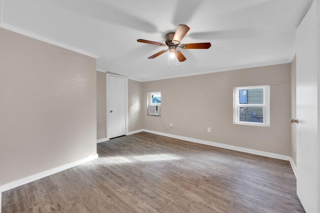 Building Photo - 418 E Avenue F