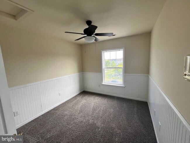 Building Photo - 705 PRENTISS Pky