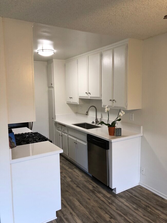 Building Photo - Centinela Apartments