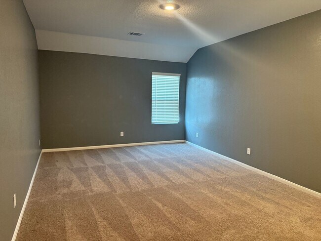 Building Photo - Spacious 5-Bed, 3-Bath Home in Brookmill –...