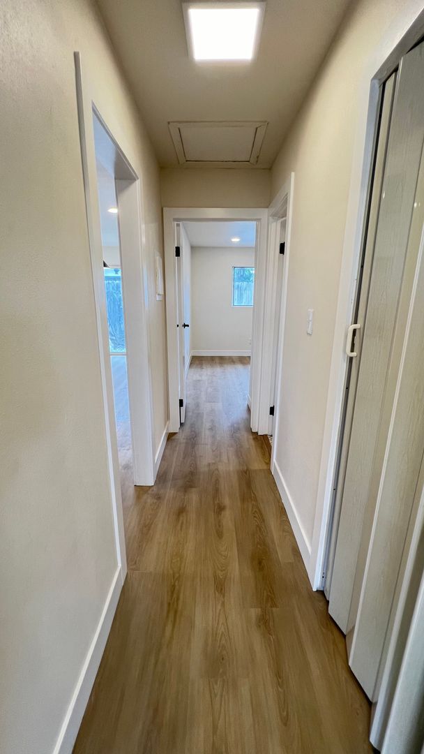 Building Photo - Beautifully Remodeled 1 Bedroom Condo in O...