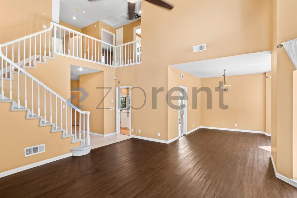 Building Photo - Unit