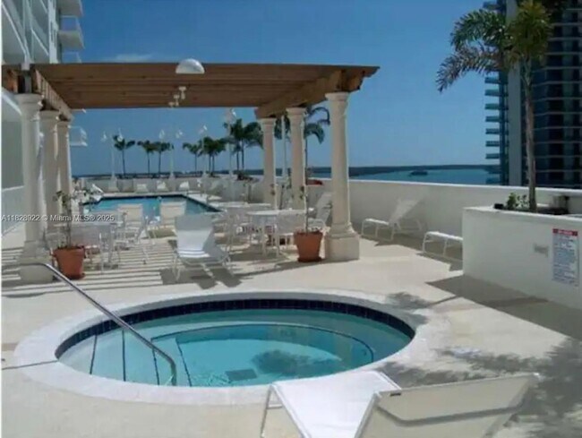 Building Photo - 1200 Brickell Bay Dr