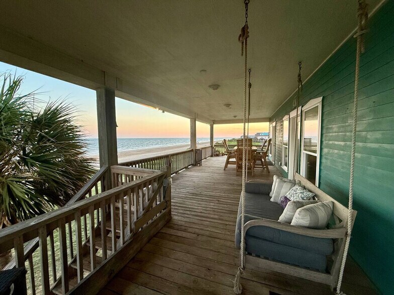 Building Photo - 986 Dolly St