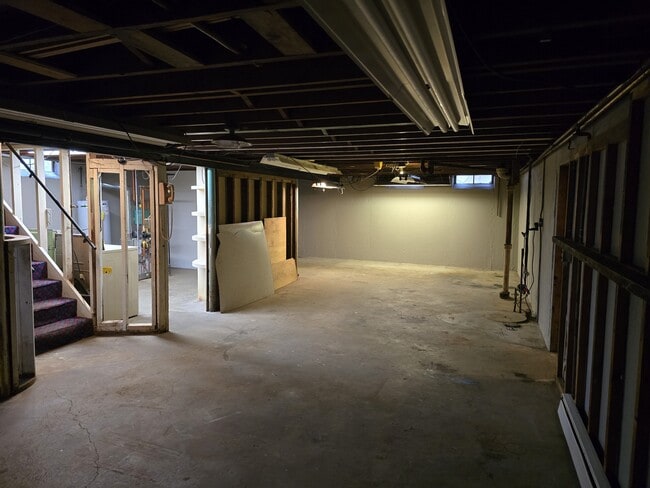 Building Photo - 1700 Hampton Rd