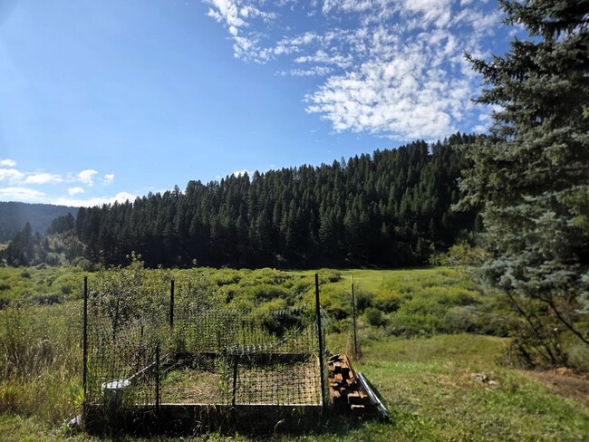 Building Photo - 5782 Bridger Canyon Rd
