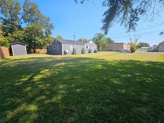 Building Photo - 319 Lowe St