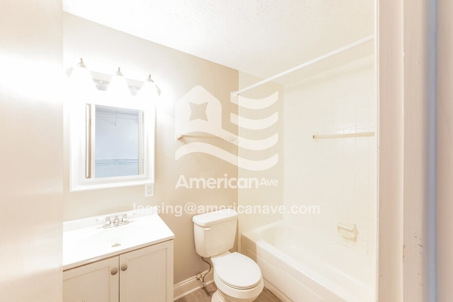 Building Photo - 30 Tilegate Glen