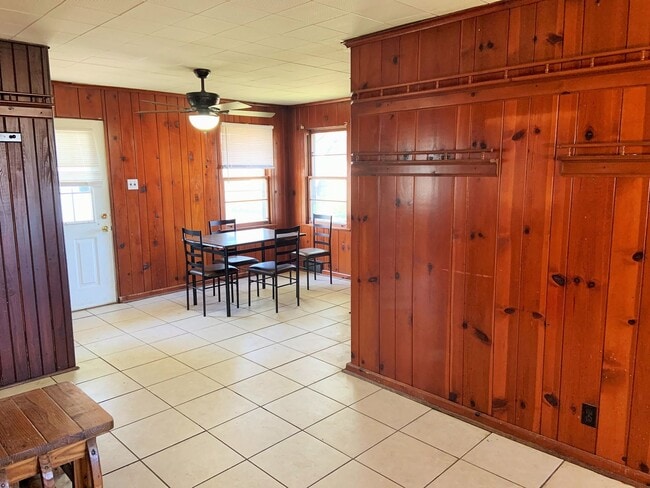 Building Photo - Pet Friendly House in Dow IL on 1 Acre