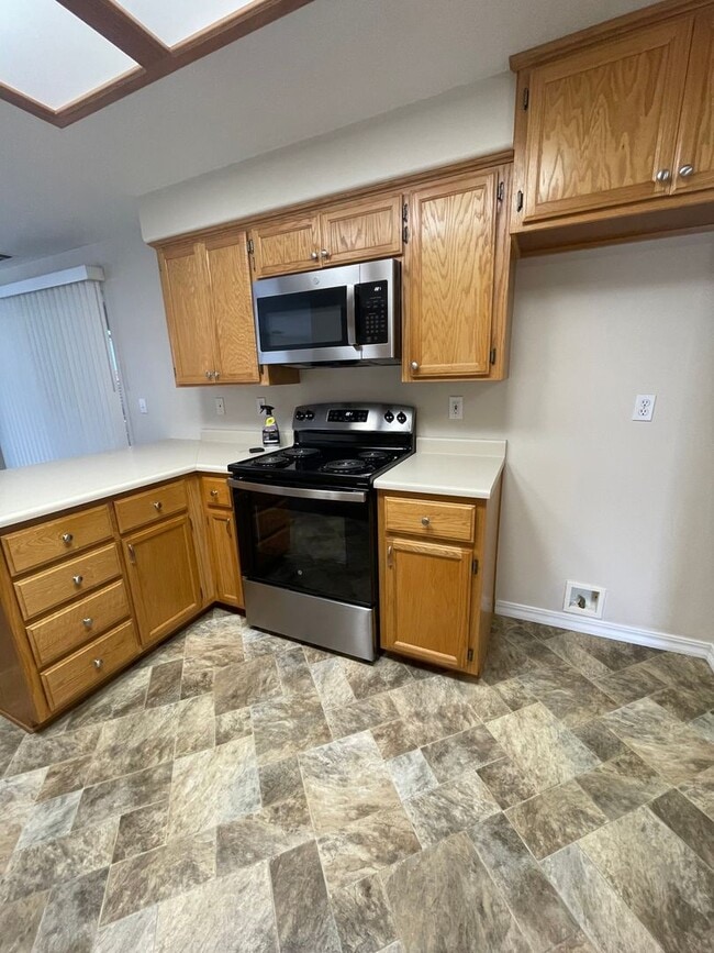 Building Photo - ***Processing Applicant***Spacious 3 bedroom, 2 bathroom home- CENTRAL POINT!