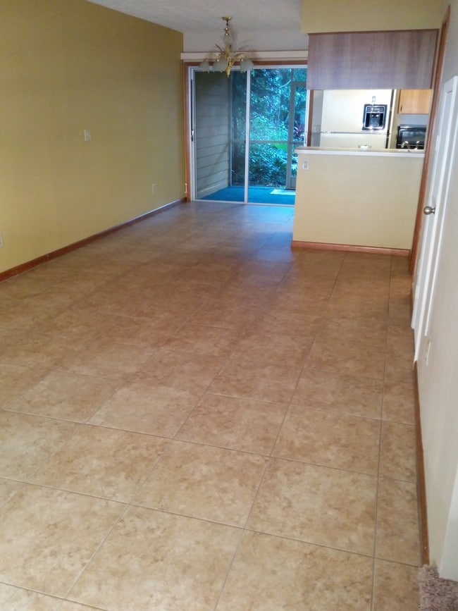 Building Photo - 608 Lynchburg Dr