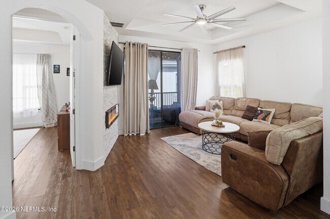 Building Photo - 450 La Travesia Flora