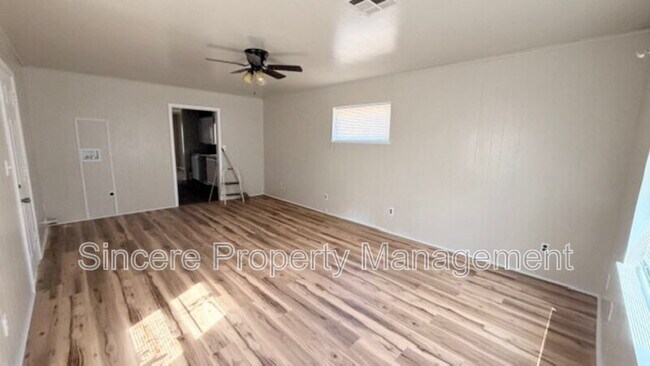 Building Photo - 2904 S Portland Ave