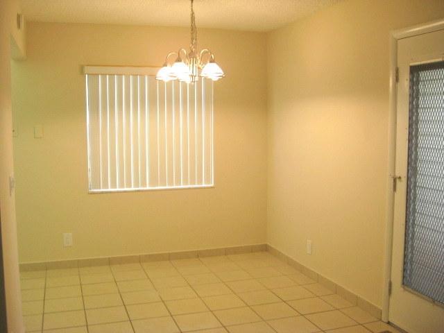 Building Photo - 532 Normandy L